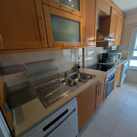 Baleal: Sunshine By The Pool 费雷尔