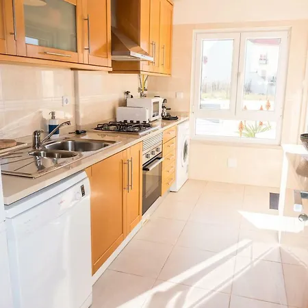 Baleal: Sunshine By The Pool *