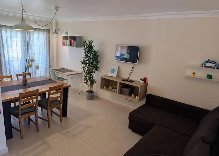 Baleal: Sunshine By The Pool *