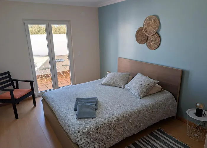 Baleal: Sunshine By The Pool 费雷尔